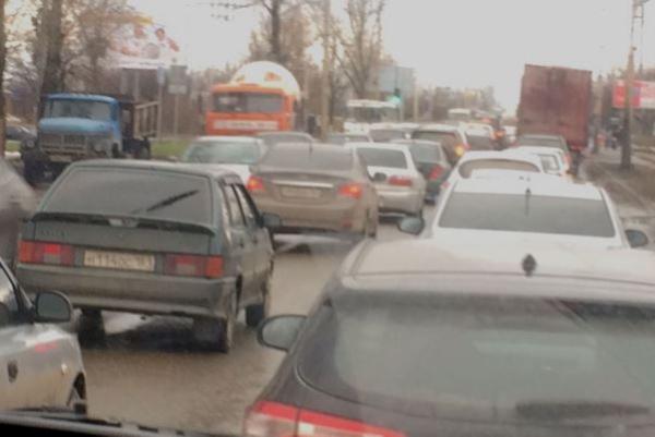Пробка из-за ДТП с пешеходом образовалась утром в Ростове